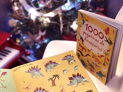 LibroPegatinasDINOS_IMG01