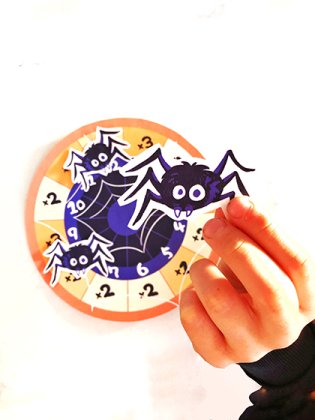 ruth2mHALLOWEEN_actividades_y_juegos_en_casa_DARDOS